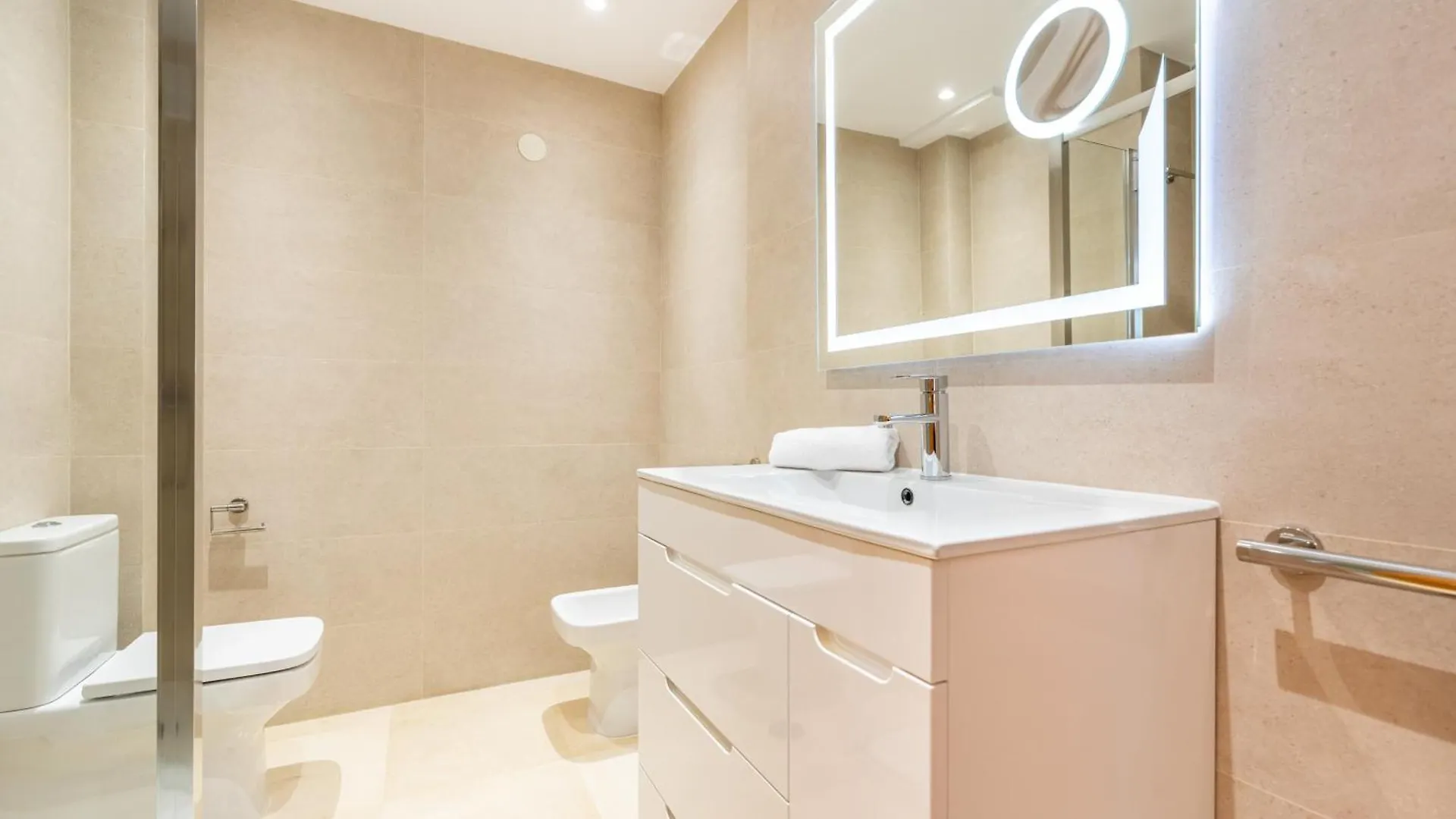 La Carihuela Beachfront II - Comfort, Style & Sea Views Torremolinos