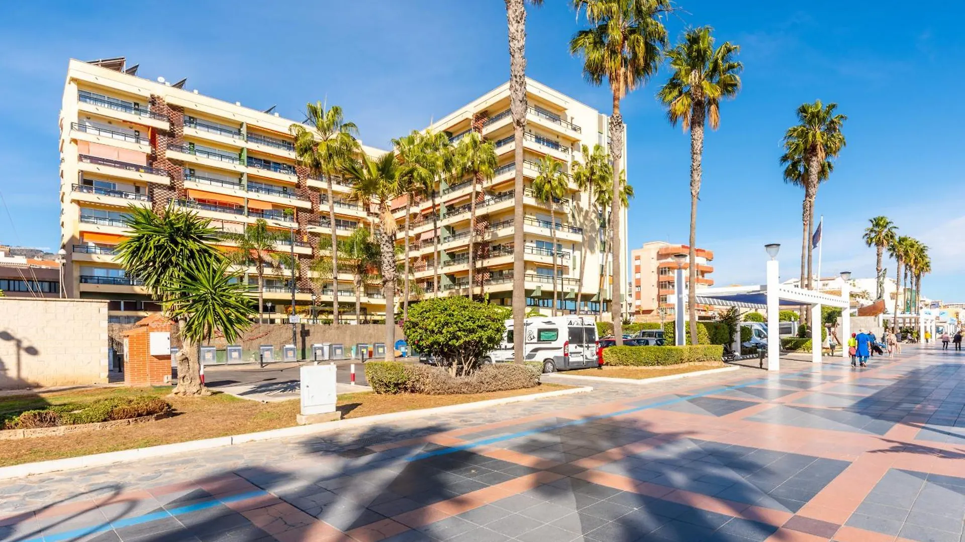 Апартаменты La Carihuela Beachfront II - Comfort, Style & Sea Views Торремолинос