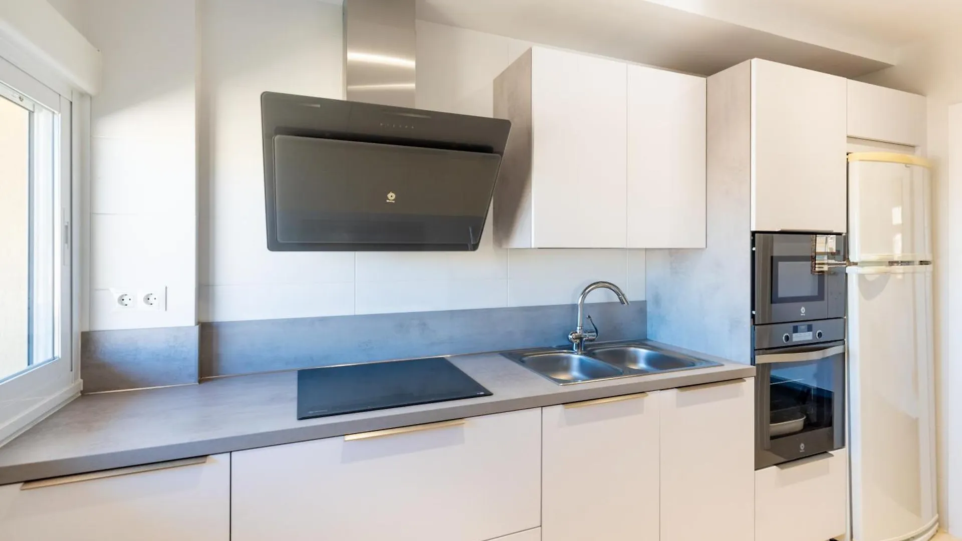 Апартаменты La Carihuela Beachfront II - Comfort, Style & Sea Views Торремолинос Испания