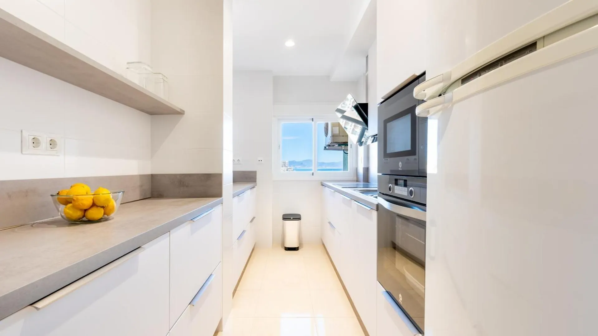La Carihuela Beachfront II - Comfort, Style & Sea Views Торремолинос Апартаменты