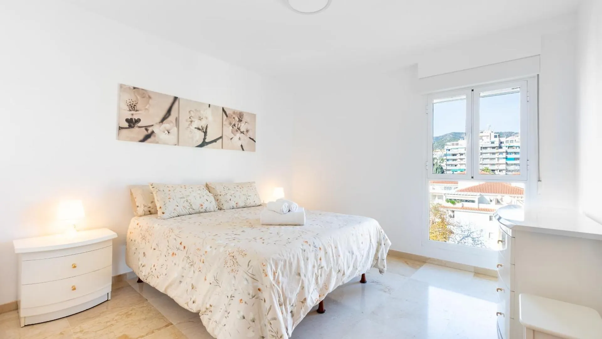 Апартаменты La Carihuela Beachfront II - Comfort, Style & Sea Views Торремолинос