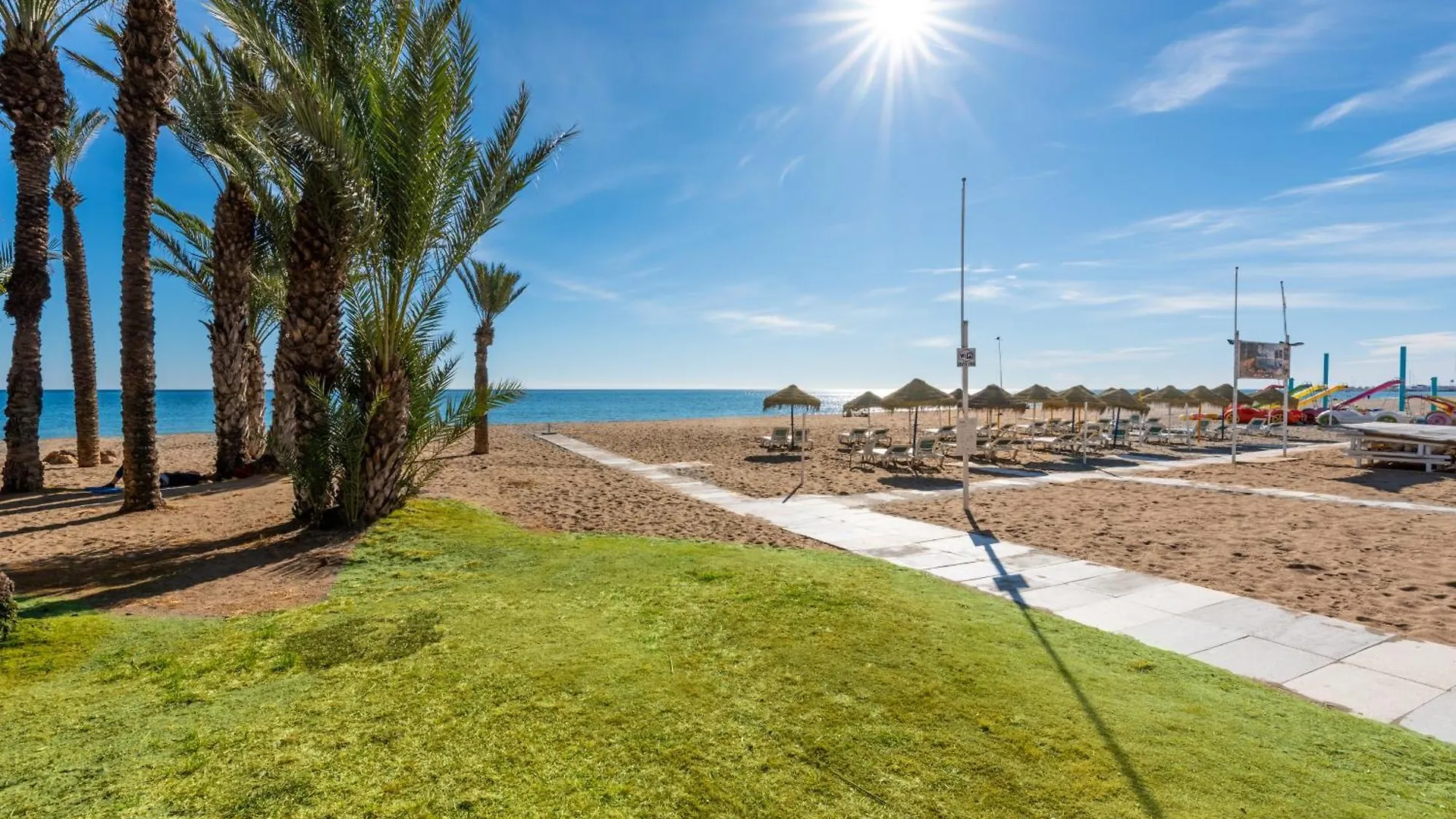 La Carihuela Beachfront II - Comfort, Style & Sea Views Торремолинос